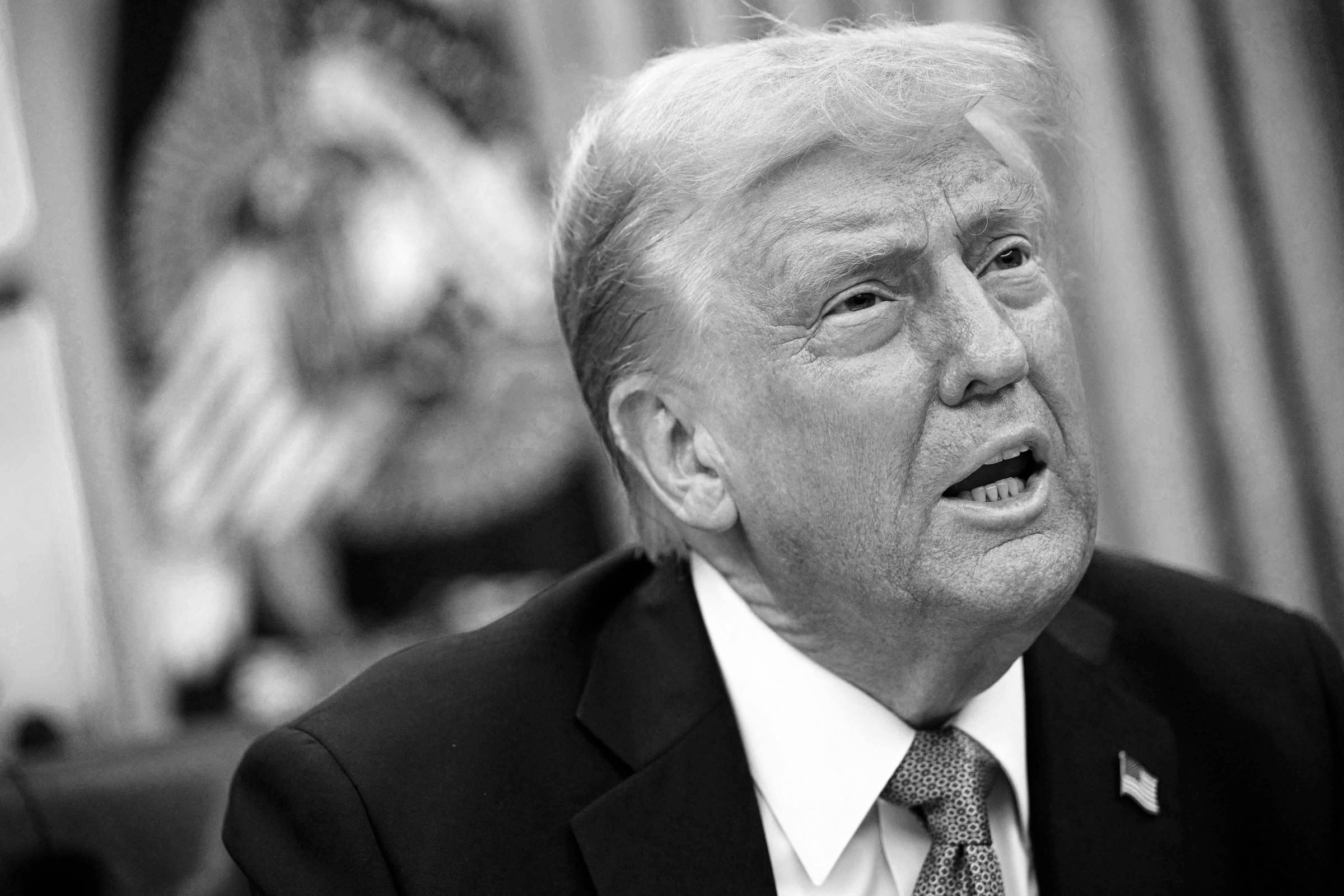 Trump usa até tragédia aérea para guerra cultural - 03/02/2025 - Opinião