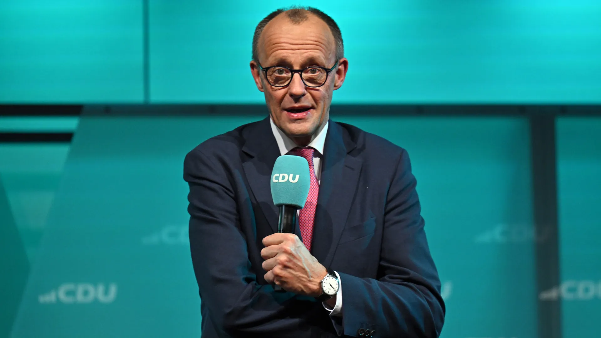 Friedrich Merz é eleito chanceler da Alemanha após nova votação