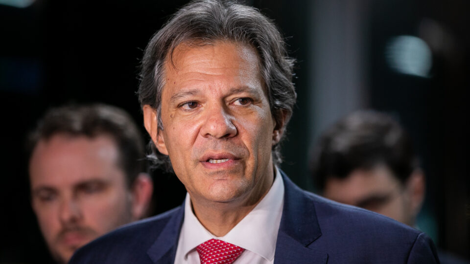 Governo vai resgatar R$ 1,4 bilhão para compensar recuo no IOF