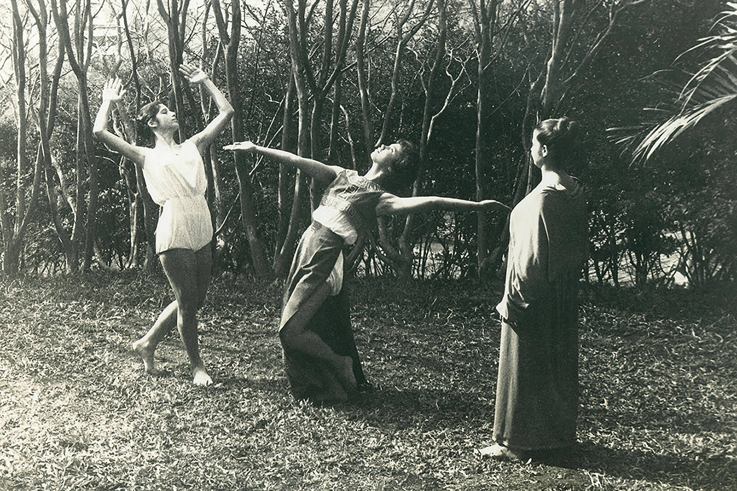 Maria Duschenes dando aula de dança