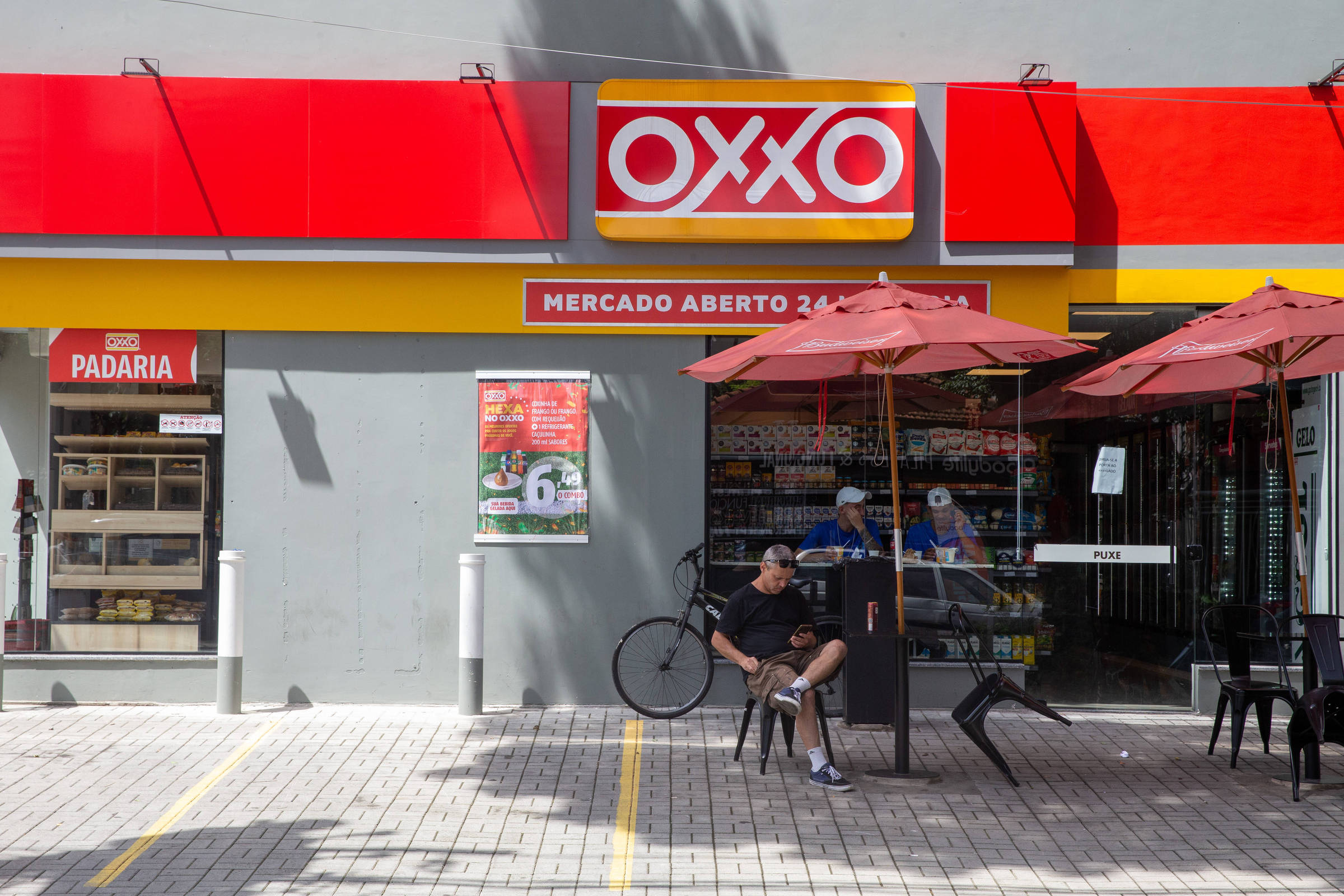 Oxxo é condenada por discriminação racial contra cliente - 09/05/2025 - Rogério Gentile
