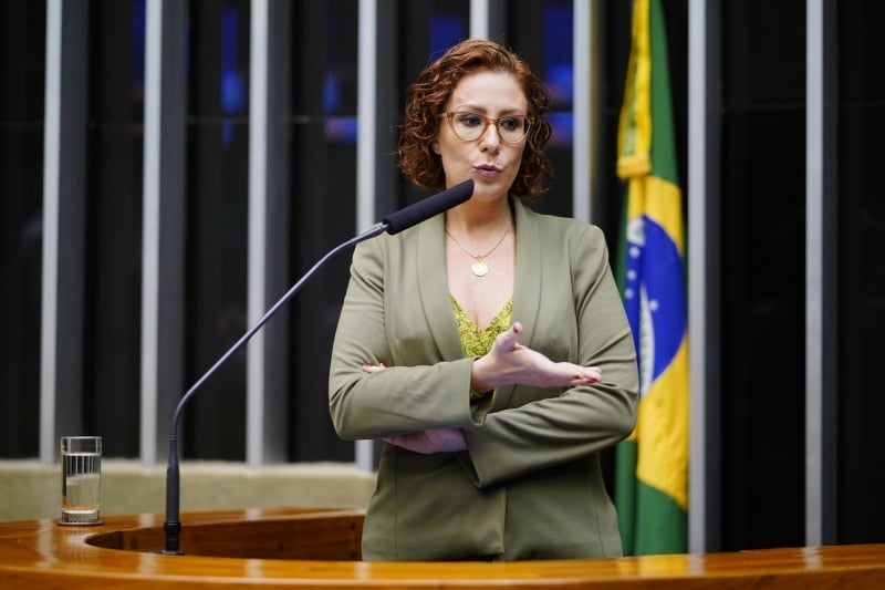 STF forma maioria para condenar Carla Zambelli a 10 anos de prisão