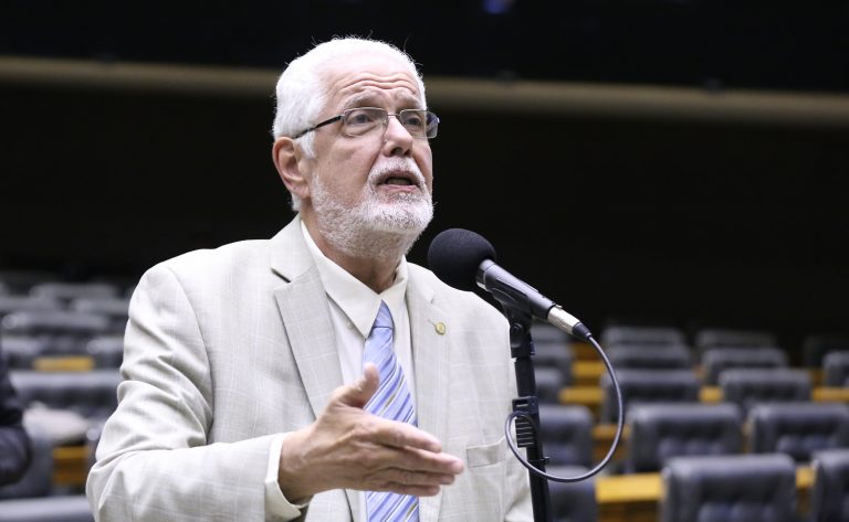 Deputado Jorge Solla (PT-BA) fala no Plenário da Câmara dos Deputados