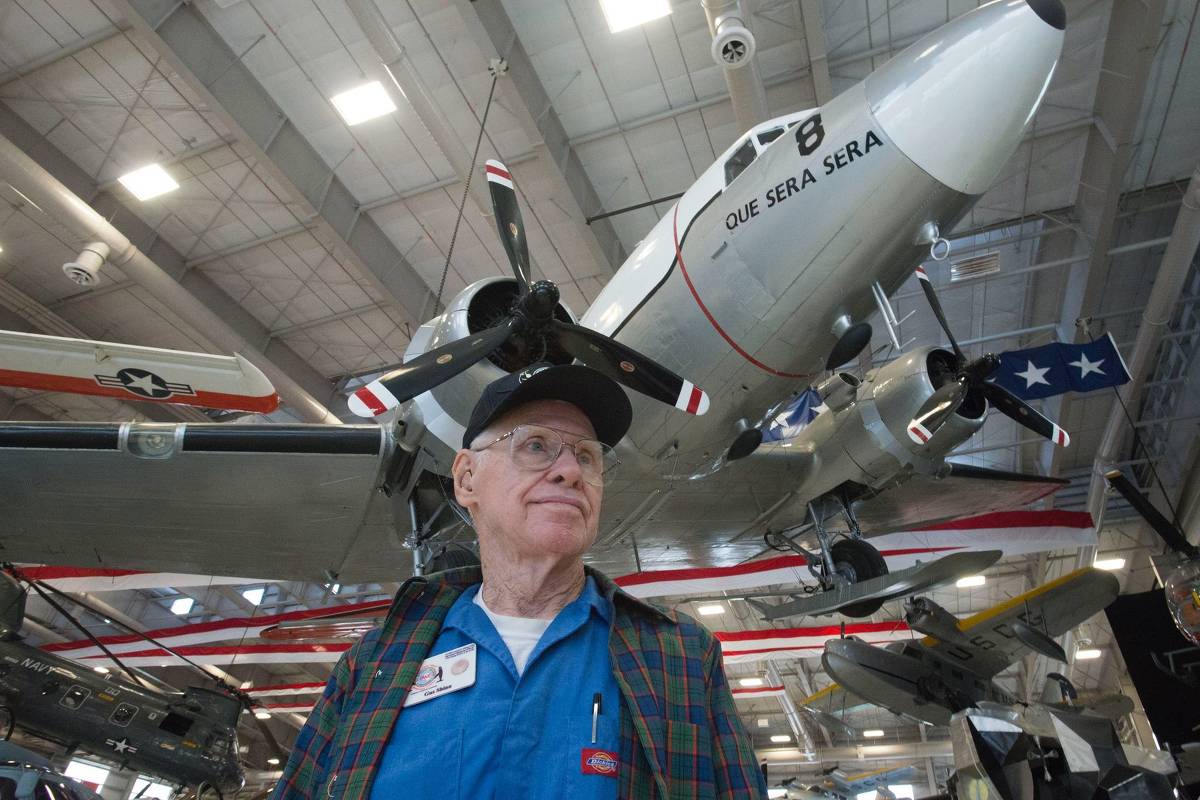 Morre Conrad Shinn, primeiro piloto a pousar no polo Sul - 09/06/2025 - Ciência