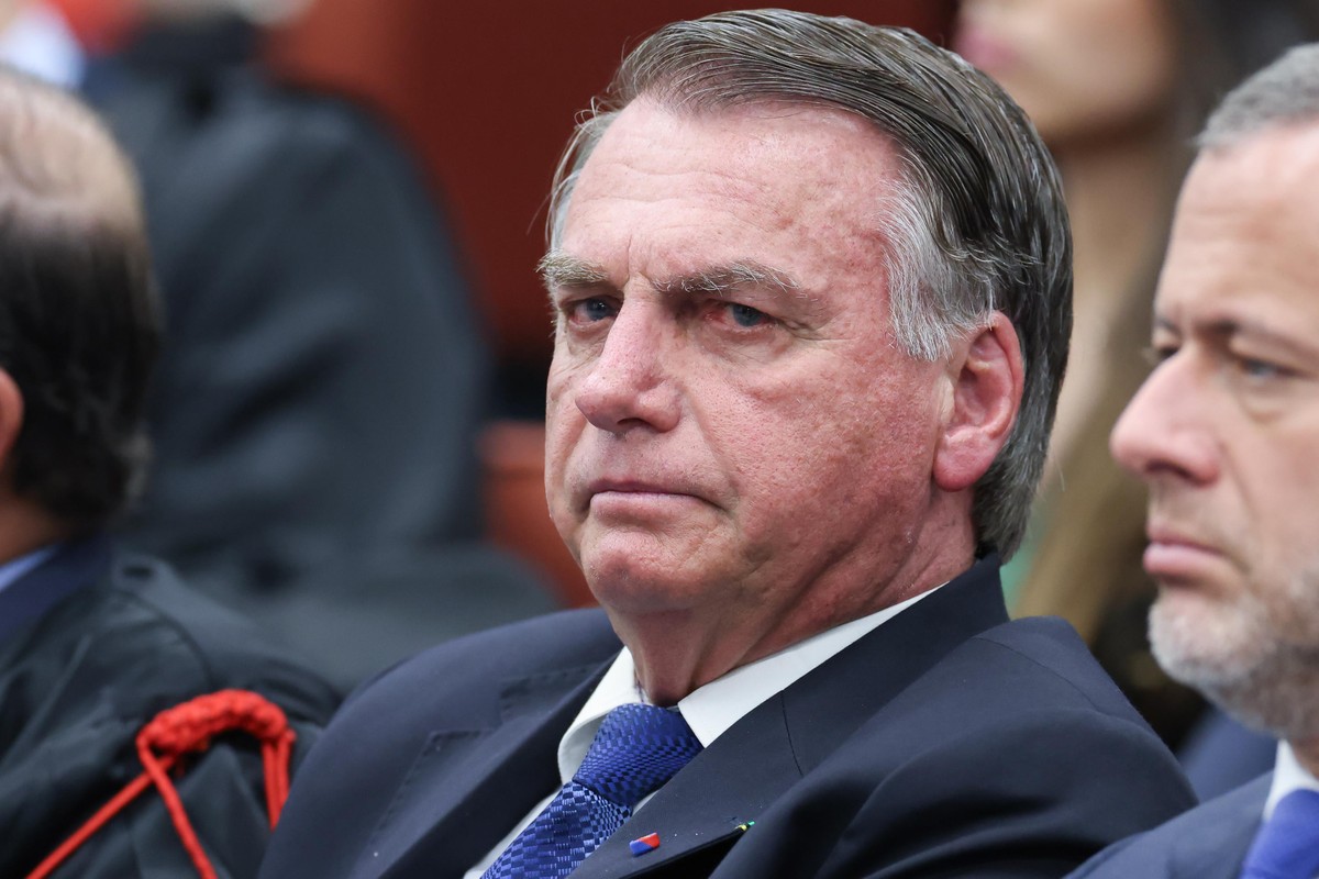 Defesa de Bolsonaro pede para adiar início de interrogatórios em ação sobre tentativa de golpe | Política