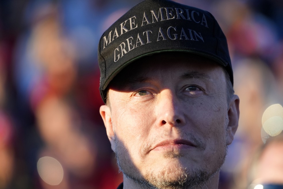 Elon Musk discursou ao lado de Trump na campanha presidencial — Foto: AP Photo/Alex Brandon