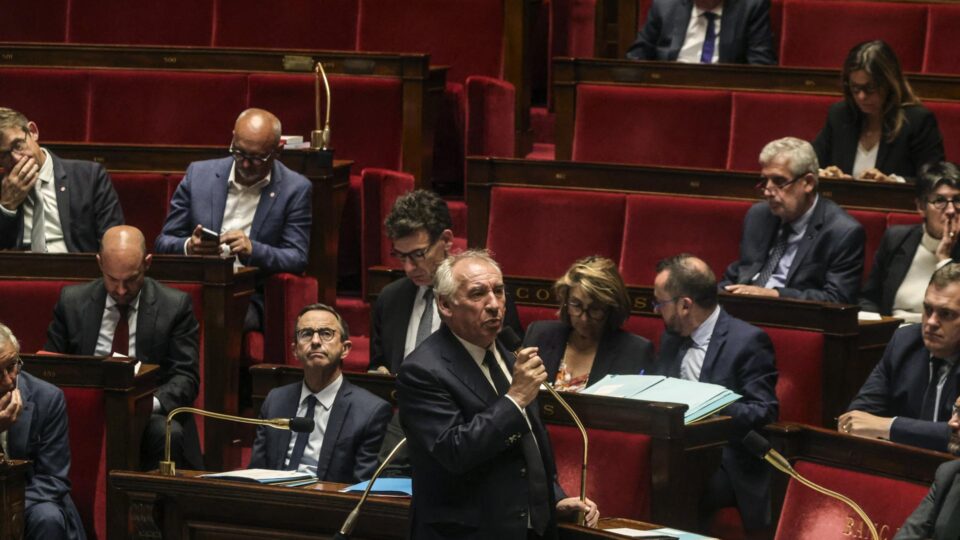 França vai testar portões de segurança em escolas