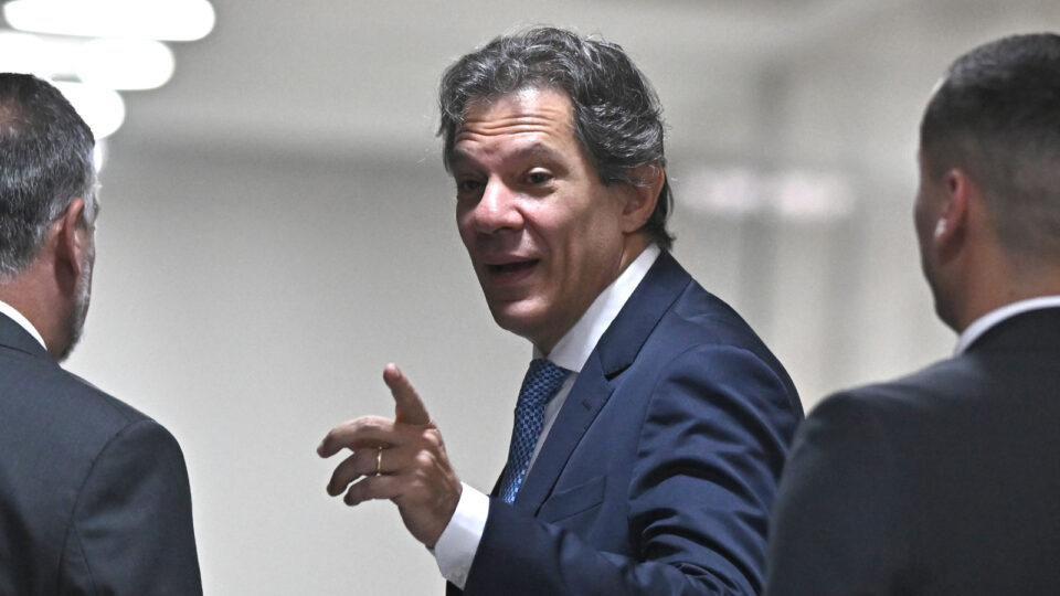 Pacote do governo aumenta impostos mas não ataca gastos