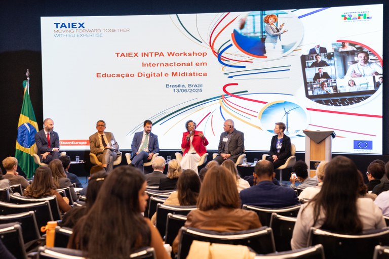 Workshop aborda educação digital e midiática com europeus — Ministério da Educação