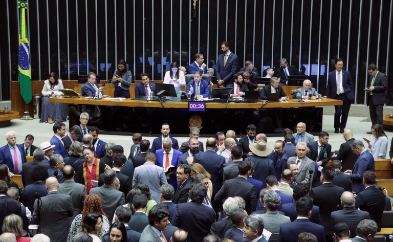 Discussão e Votação de Propostas Legislativas.