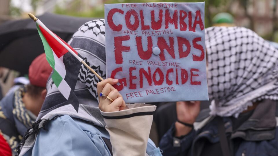 Columbia expulsa alunos por invadirem biblioteca em ato anti-Israel