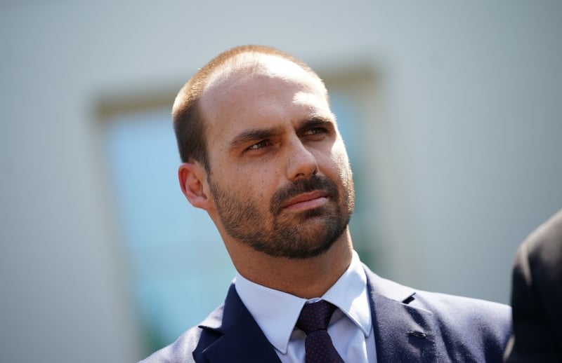 Eduardo Bolsonaro diz que não vai renunciar ao mandato de deputado
