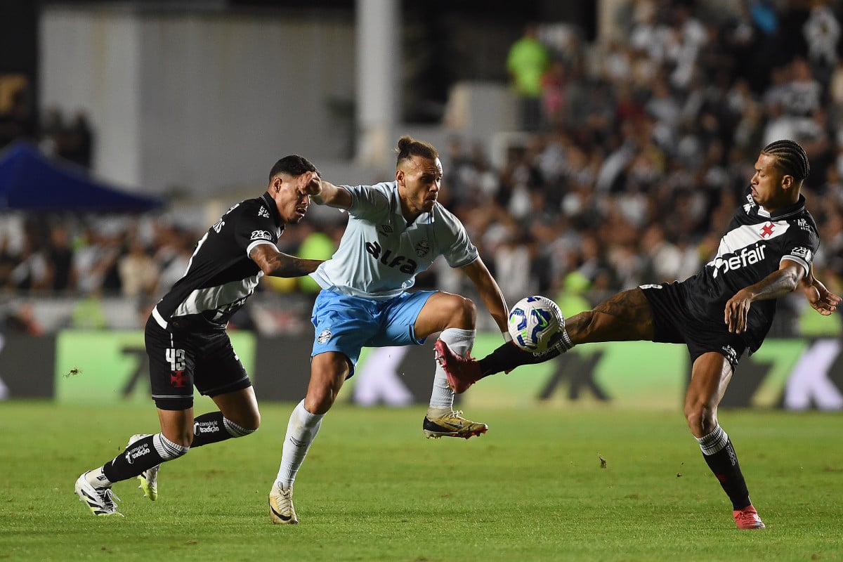 Grêmio sai atrás do placar, mas consegue reagir e fica no empate com o Vasco pelo Brasileirão