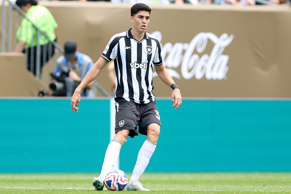 Nottingham Forest oficializa a contratação do zagueiro Jair Cunha, ex-Botafogo