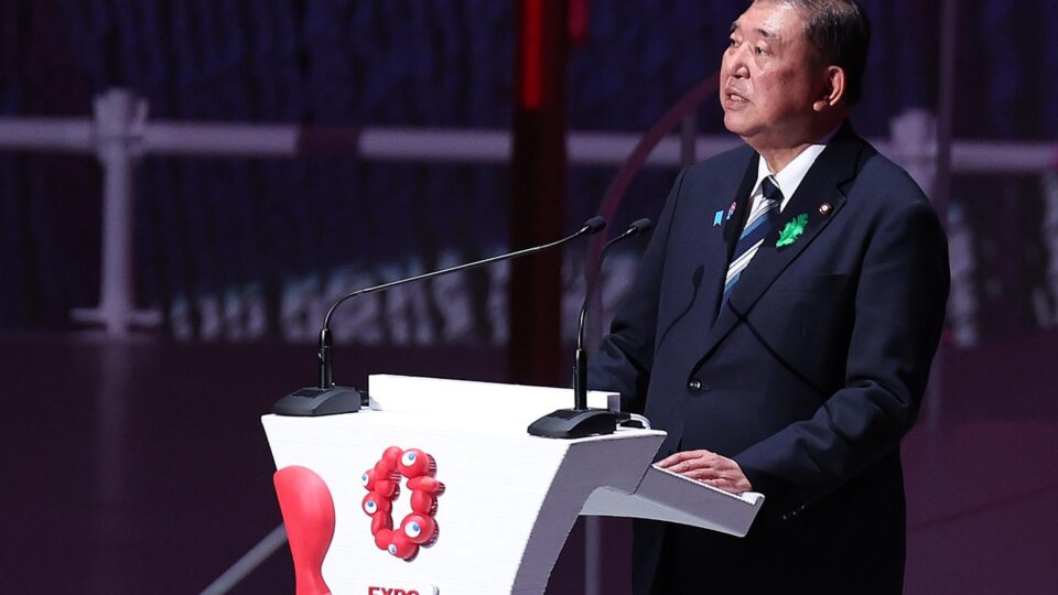Revés eleitoral ameaça premiê do Japão e acordo com os EUA