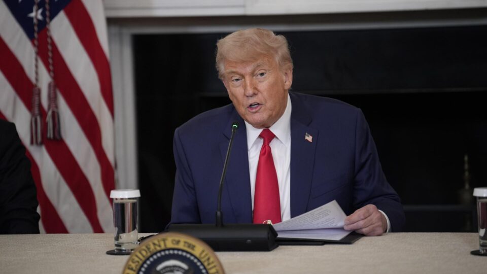 Trump ameaça taxar países que se alinharem com o Brics