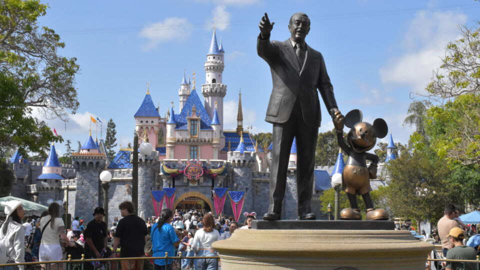 Com Disney e mais parques, Emirados tentam esconder violações
