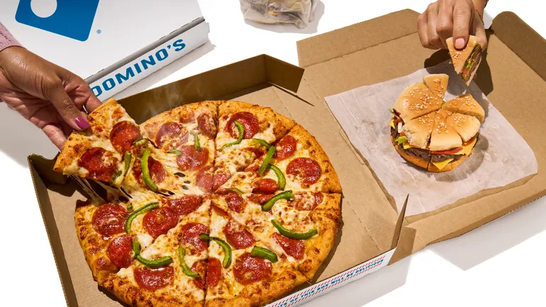 Como os novos anúncios do Domino atingiram as correntes de hambúrguer de fast food em luta pelo valor