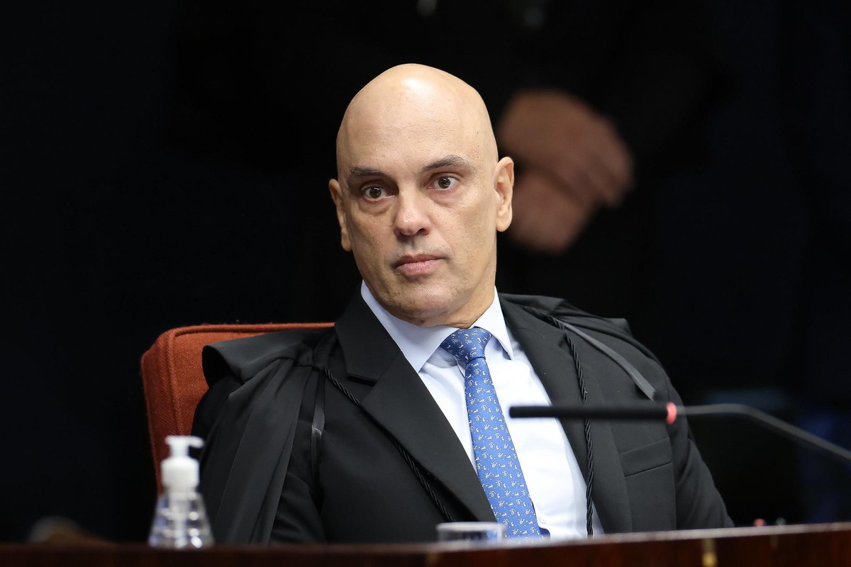 Moraes determina vistoria em todos os veículos que deixarem casa de Bolsonaro | Política