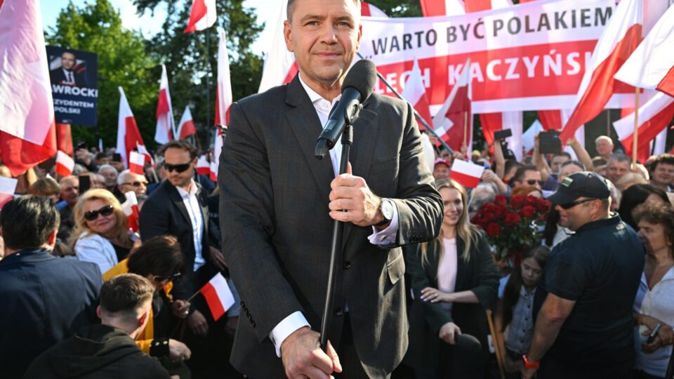 Quem é Karol Nawrocki, novo presidente da Polônia