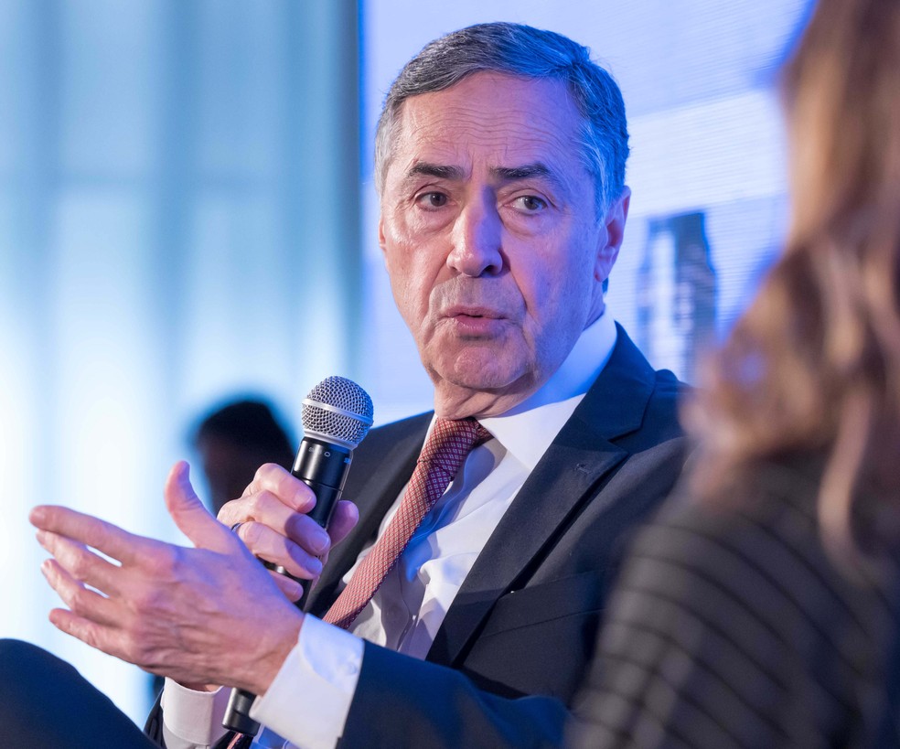 Segundo o ministro Luís Roberto Barroso, presidente do STF, a tributação da propriedade é baixa, menos de 5% da arrecadação, a tributação da renda é em torno de 20% e os outros 75% acabam recaindo “excessivamente sobre o consumo e indesejavelmente sobre folha de salário” — Foto: Vanessa Carvalho/Valor