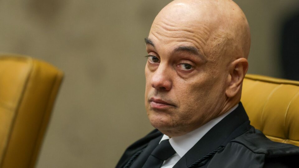 X denuncia ordens de Moraes aos EUA e faz alerta sobre censura