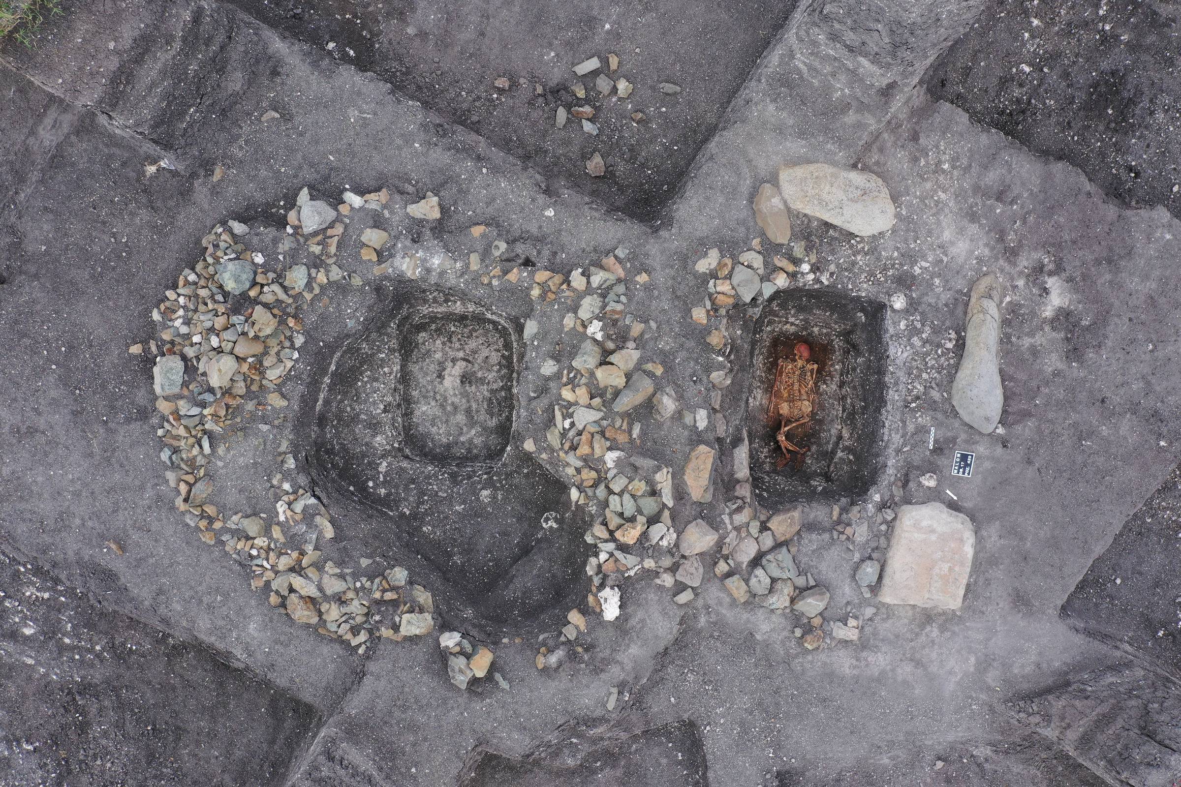 Yamnaya grave (no. 17) of a horse rider discovered in Malomirovo, Bulgaria. He was a man of 65-75 years old when he died.