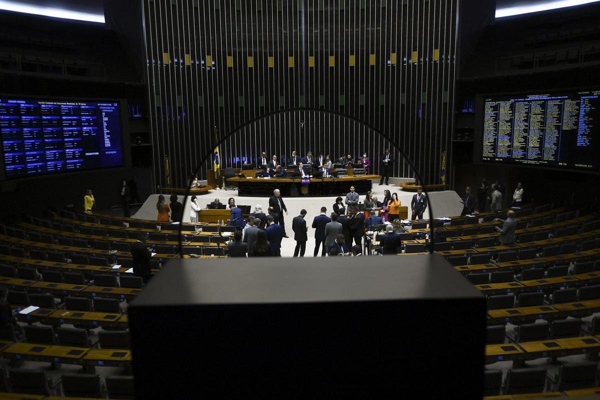CMO amplia fundo eleitoral para R$ 4,9 bilhões em 2026 | Política