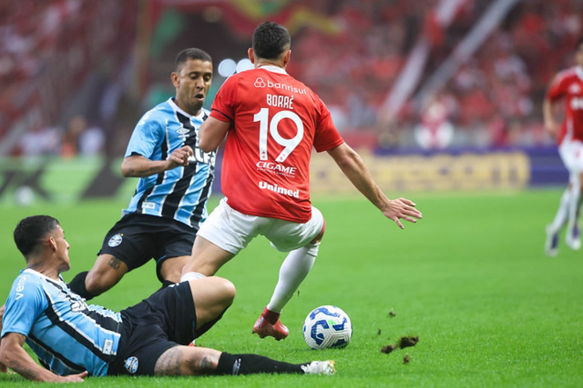 Em clássico surpreendente, Grêmio vence o Inter por 3 a 2 no Gre-Nal 448