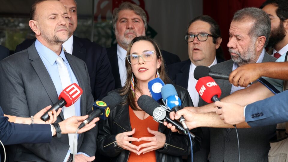Estados Unidos revogam visto da presidente nacional do PSOL