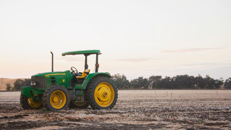 John Deere, gigante de máquinas agrícolas, sofre com novas tarifas