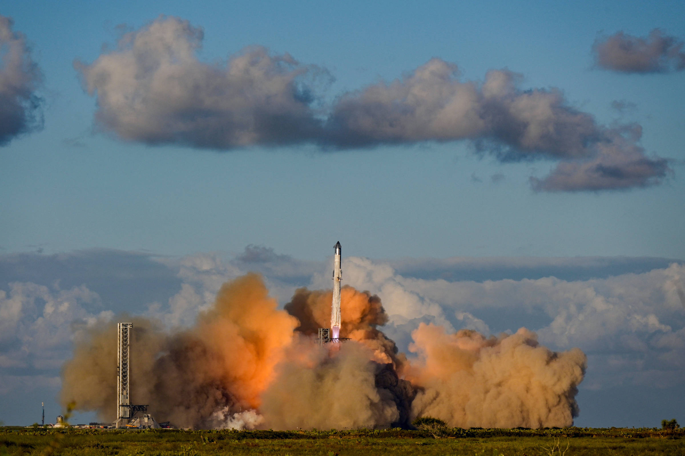 Sucesso da SpaceX alimenta debate sobre papel do governo - 27/10/2025 - Ciência