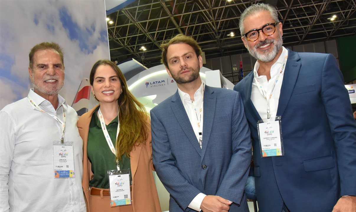 Carlos Alberto de Sá, fundador do Grupo Voetur, com os filhos Nathália (diretora) e Raphael Sá (CEO) e com o sócio-diretor Humberto Cançado