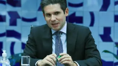 Câmara aprova urgência de lei que proíbe cobrar mala de mão