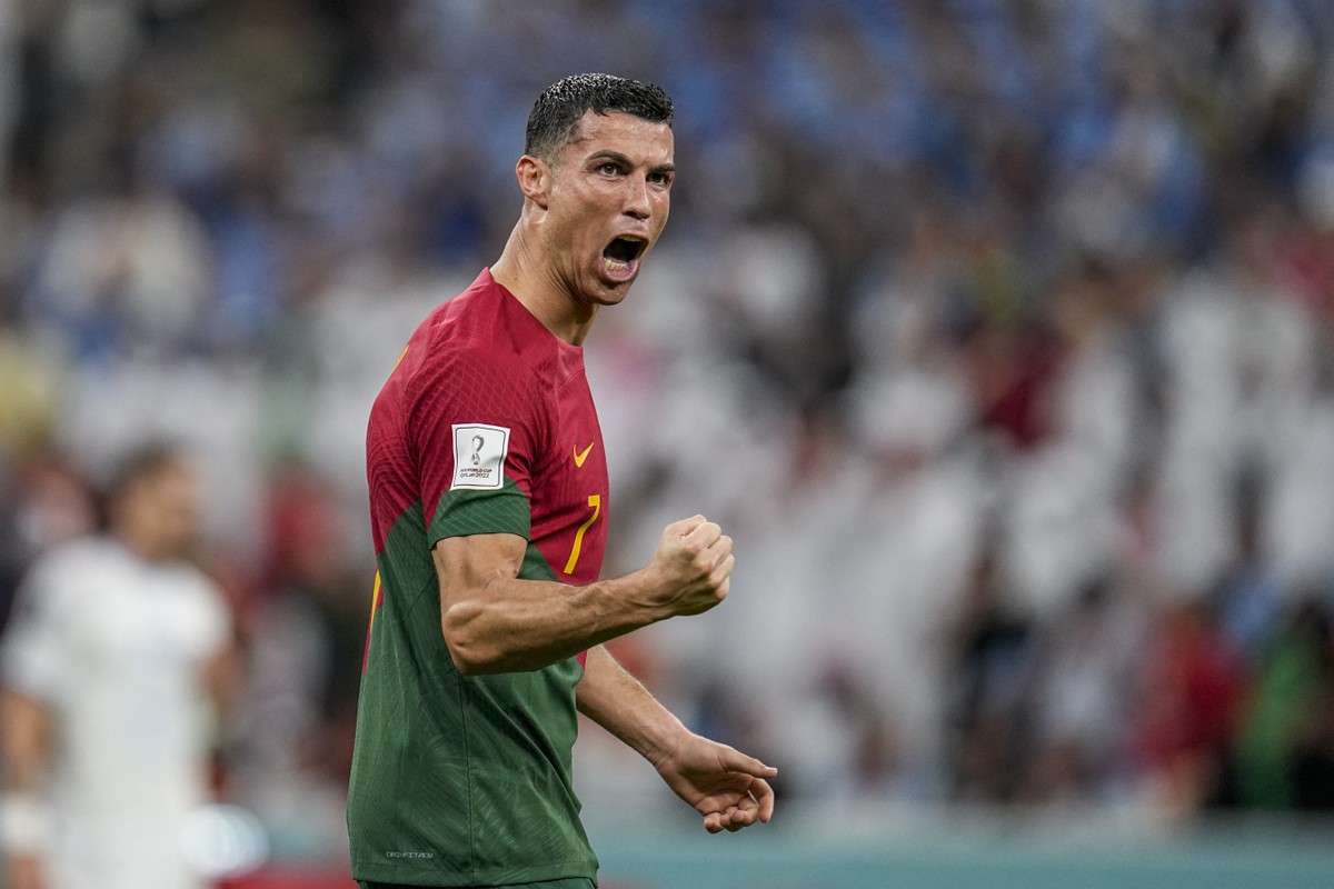Cristiano Ronaldo vira o primeiro jogador bilionário da história do futebol | Empresas