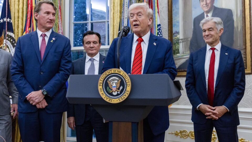 "Gesto amável", diz Trump após María Corina lhe dedicar Nobel