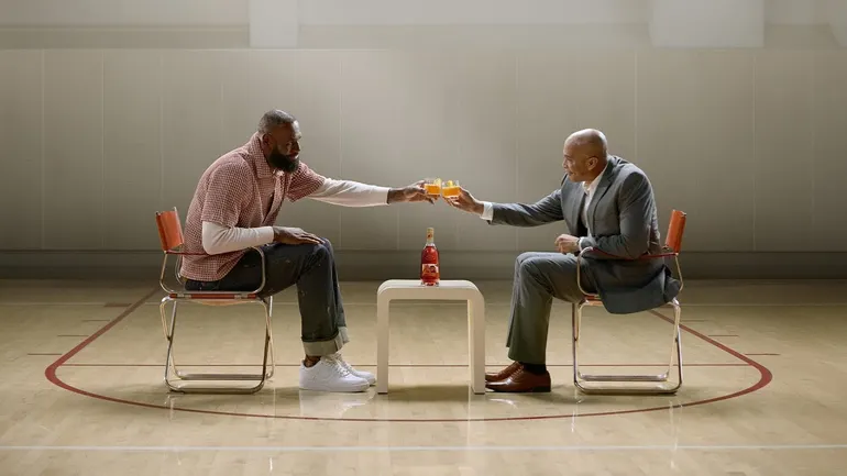 Trilha da campanha: Hennessy agita as redes sociais com a última decisão de LeBron