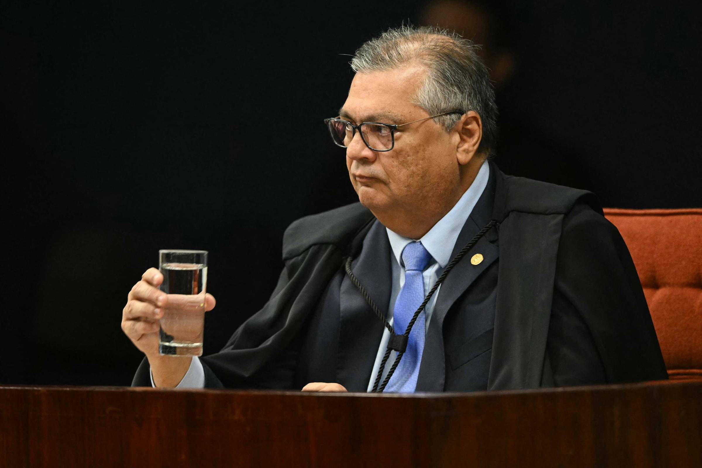 Dino: SP deve mostrar plano para contratar pesquisadores - 26/11/2025 - Ciência