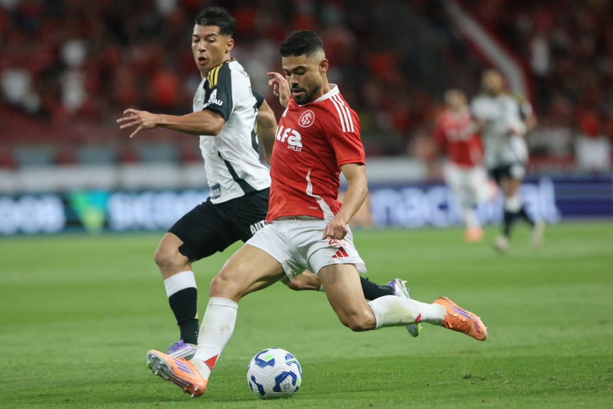 Com um a mais, Inter empata com o Galo em casa e se mantém perto do Z-4