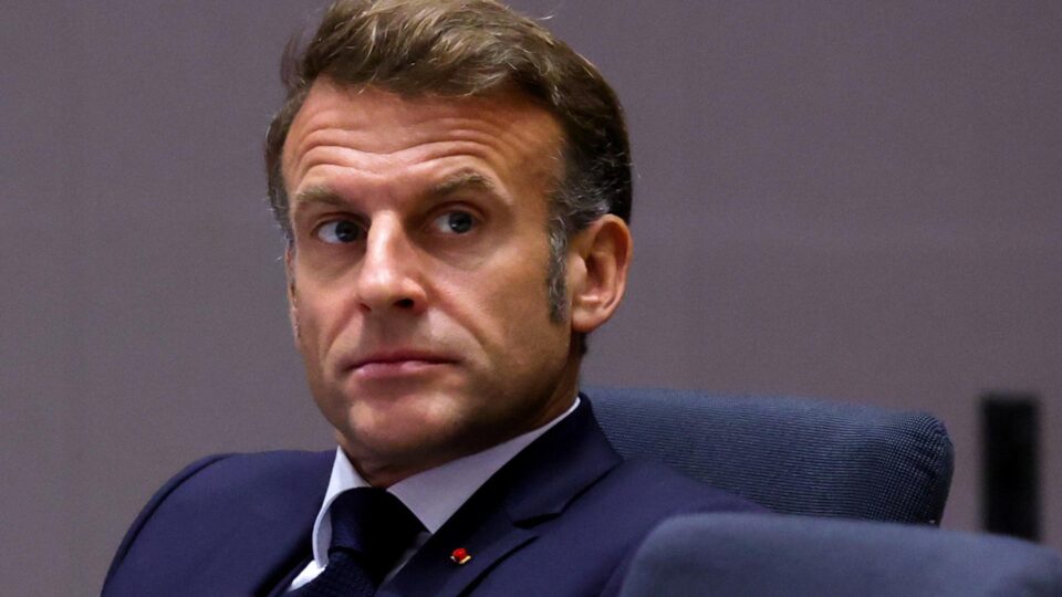 Parlamento da França congela reforma previdenciária de Macron