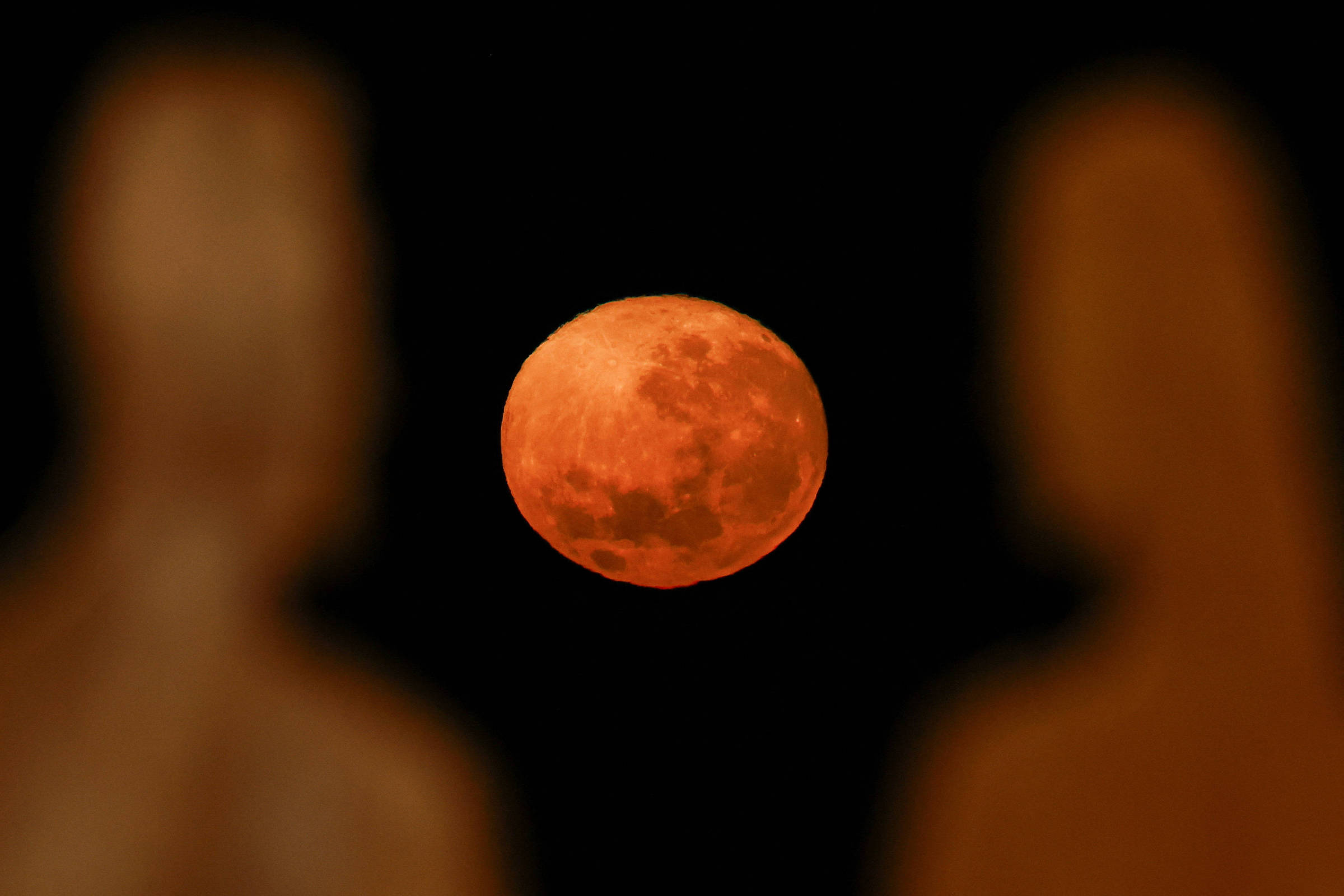 Superlua: veja fotos da Lua nesta quinta-feira (4) - 04/12/2025 - Ciência