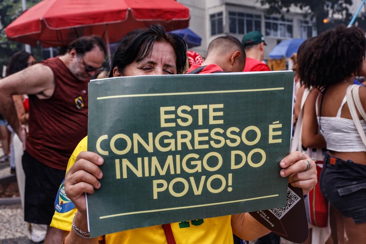 Ato em Copacabana contra o Congresso tem shows de artistas da MPB e pede saída de Hugo Motta | Política