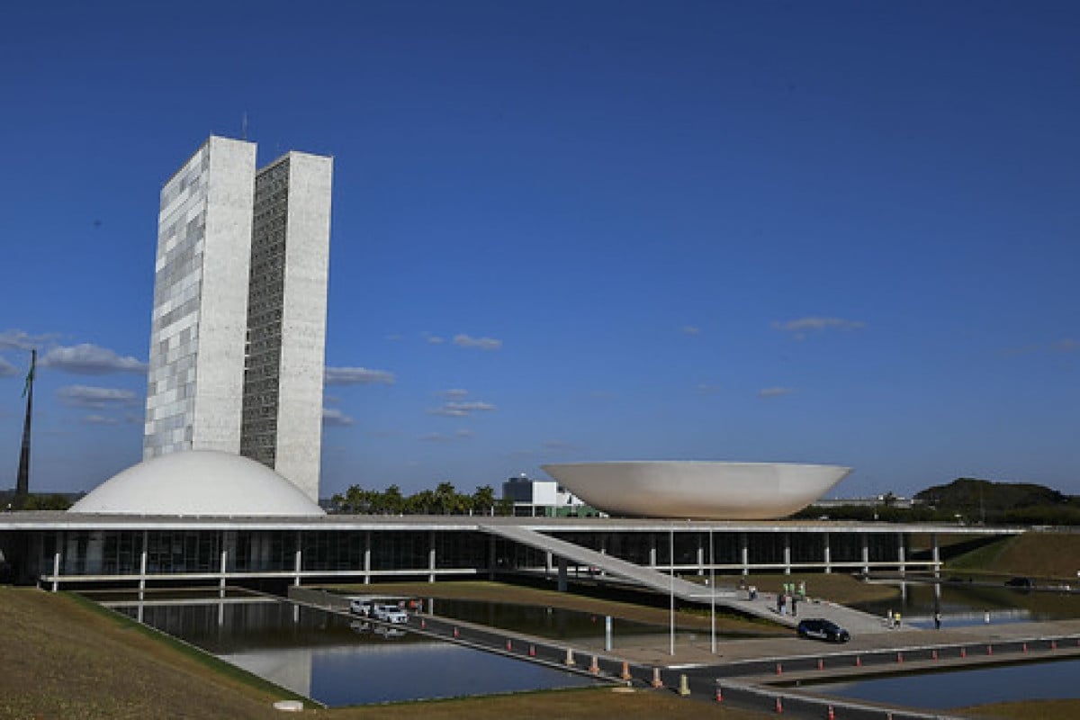 Congresso amplia projeção de receita em 2026 e corta verba do governo para emendas e fundão