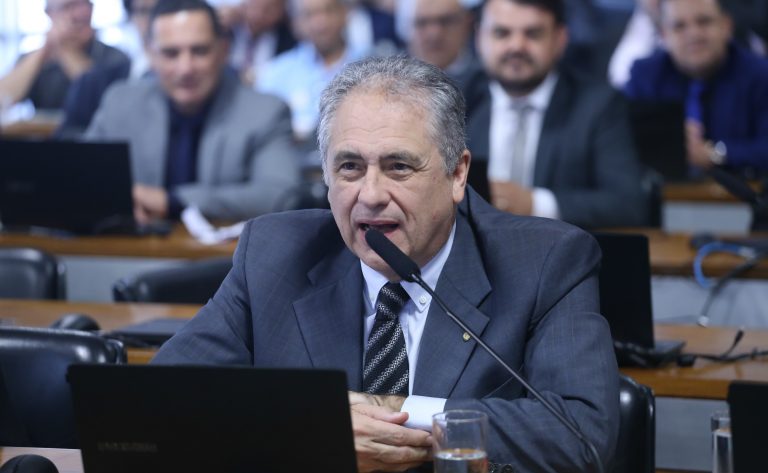 Dispõe sobre a isenção da cobrança da taxa de verificação Inicial e subsequente de taxímetro. Dep. Carlos Zarattini (PT - SP)