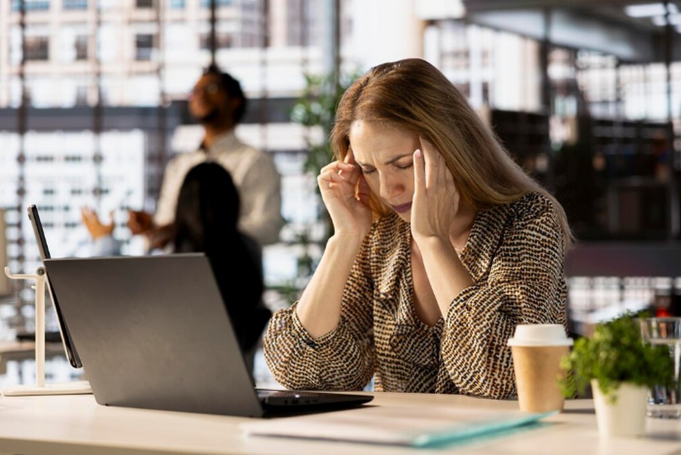 Colunista questiona: "quais sinais você tem ignorado para continuar funcionando e o que poderia mudar se você começasse a escutá-los com mais coragem?" — Foto: Freepik