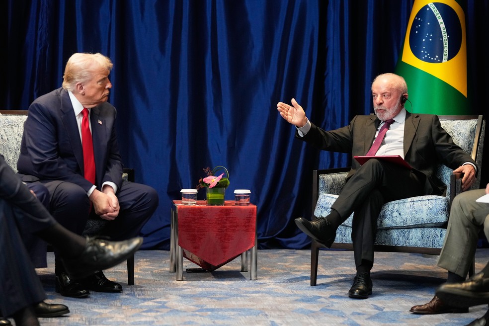 Presidentes Donald Trump e Luiz Inacio Lula da Silva — Foto: AP Photo/Mark Schiefelbein