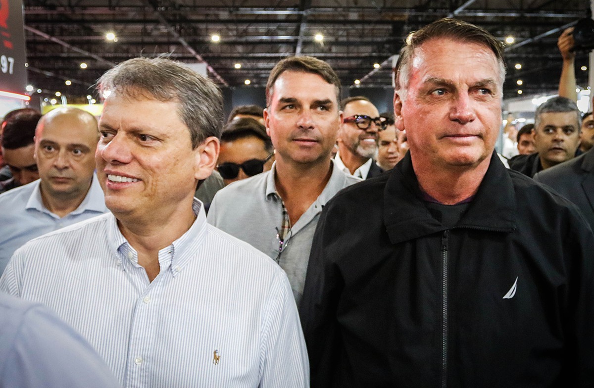 Tarcísio deve visitar Bolsonaro na 'Papudinha' nesta quinta-feira | Política