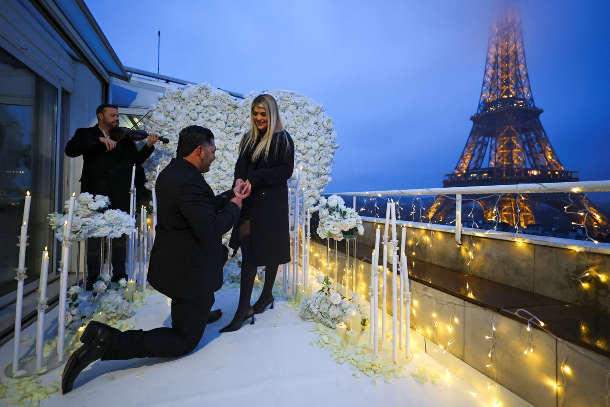 Pedidos de casamento em Paris viram negócio milionário no Valentine's Day | Mundo