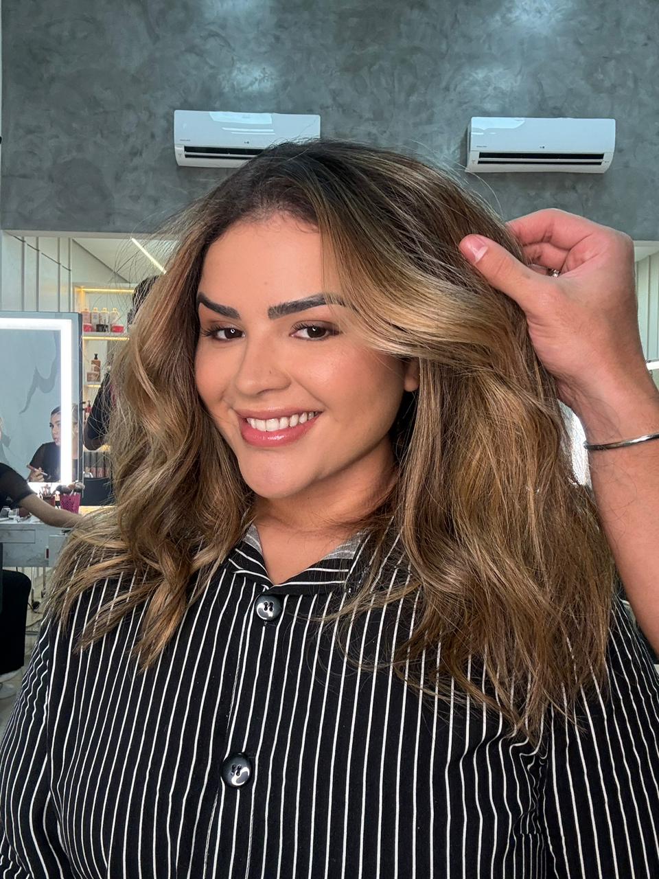 A forma como a balayage é conduzida no Adibis Concept reflete esse movimento