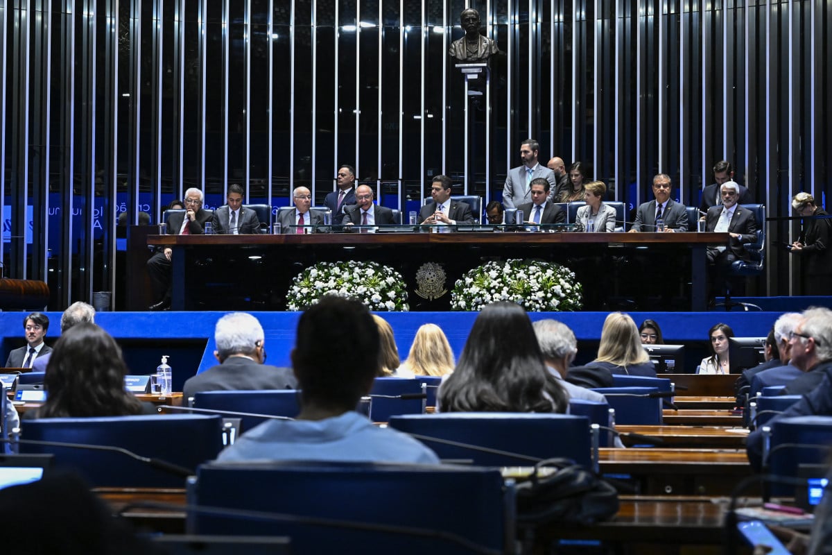 Senadores recorrem ao STF para instalar CPI do Master